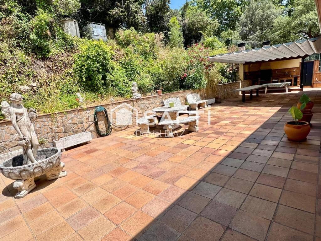 6 soveværelse Finca/Landehus til salg i Macanet de la Selva med swimmingpool garage - € 360.000 (Ref: 9174123)