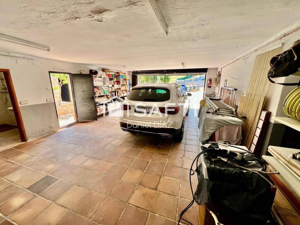 6 soveværelse Finca/Landehus til salg i Macanet de la Selva med swimmingpool garage - € 360.000 (Ref: 9174123)