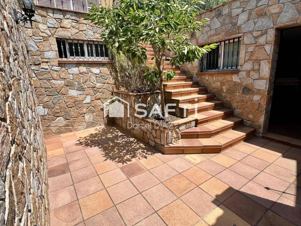 6 soveværelse Finca/Landehus til salg i Macanet de la Selva med swimmingpool garage - € 360.000 (Ref: 9174123)