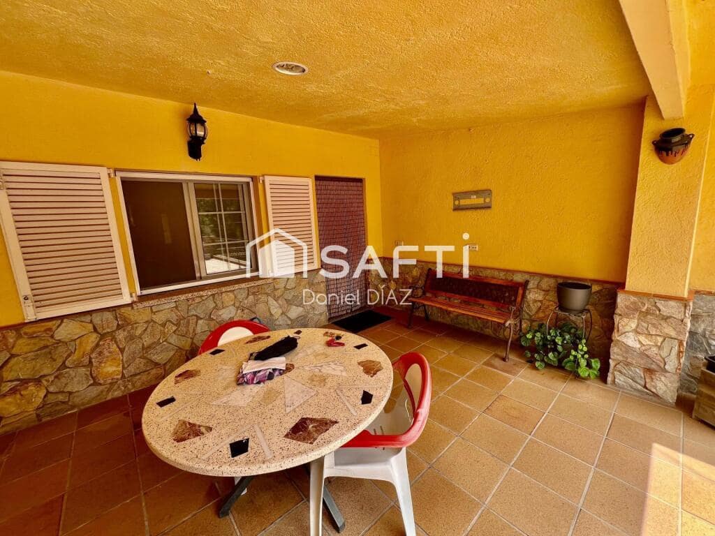 6 soveværelse Finca/Landehus til salg i Macanet de la Selva med swimmingpool garage - € 360.000 (Ref: 9174123)