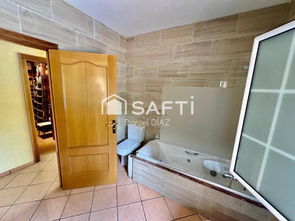 6 soveværelse Finca/Landehus til salg i Macanet de la Selva med swimmingpool garage - € 360.000 (Ref: 9174123)