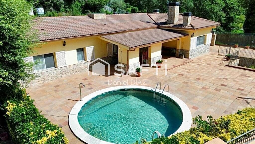 6 soveværelse Finca/Landehus til salg i Macanet de la Selva med swimmingpool garage - € 360.000 (Ref: 9174123)