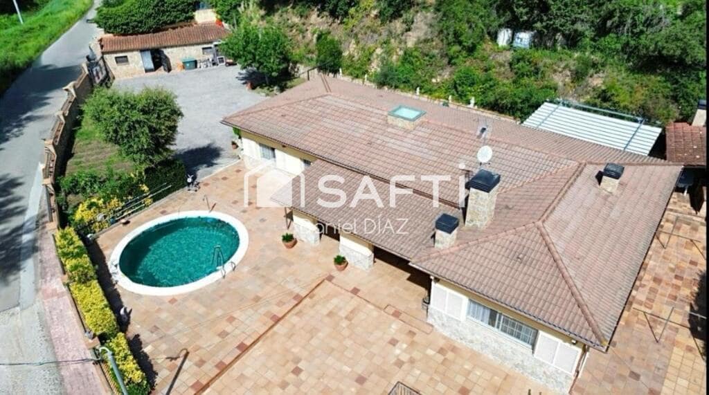 6 soveværelse Finca/Landehus til salg i Macanet de la Selva med swimmingpool garage - € 360.000 (Ref: 9174123)