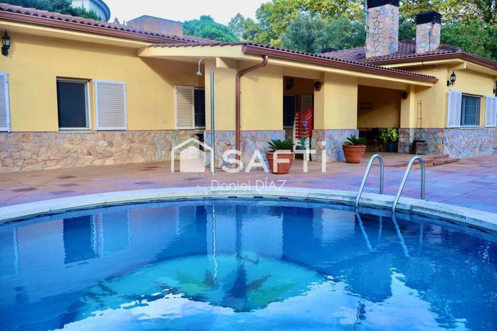 6 soveværelse Finca/Landehus til salg i Macanet de la Selva med swimmingpool garage - € 360.000 (Ref: 9174123)