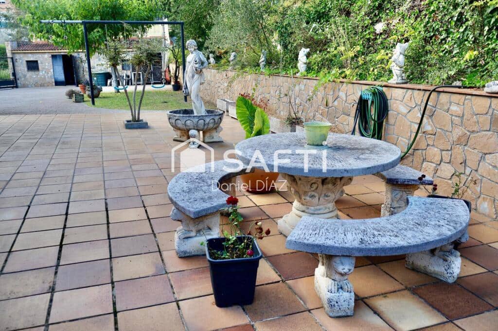 6 soveværelse Finca/Landehus til salg i Macanet de la Selva med swimmingpool garage - € 360.000 (Ref: 9174123)