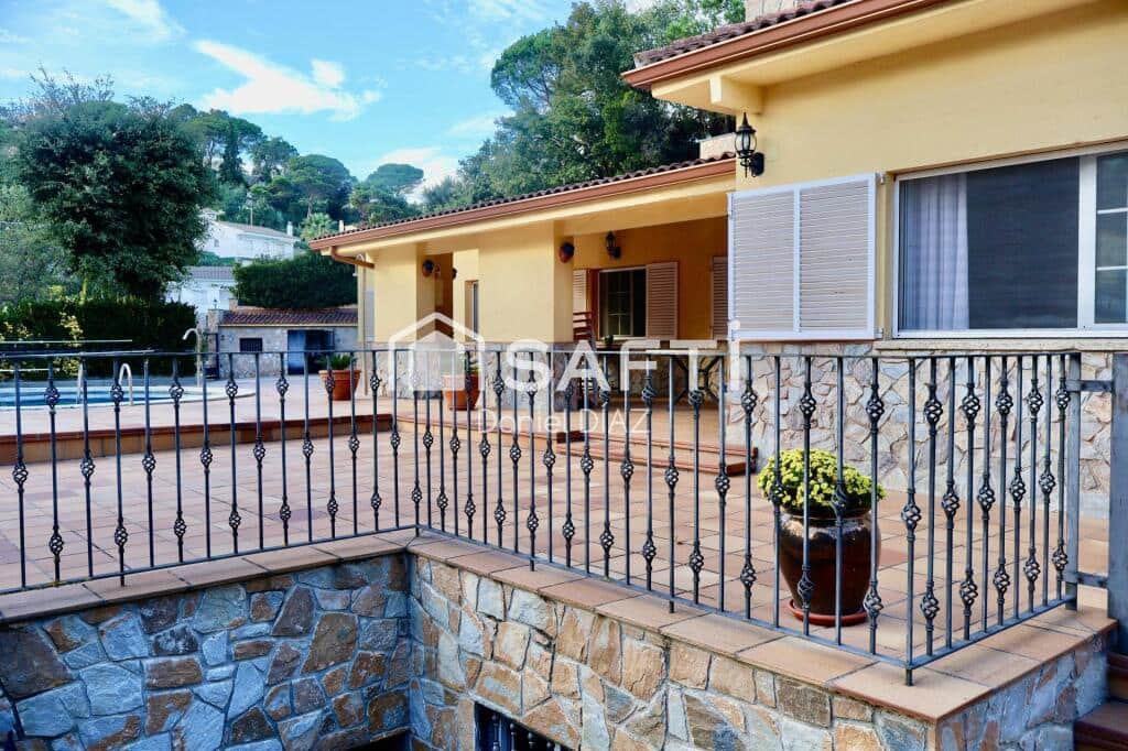 6 soveværelse Finca/Landehus til salg i Macanet de la Selva med swimmingpool garage - € 360.000 (Ref: 9174123)