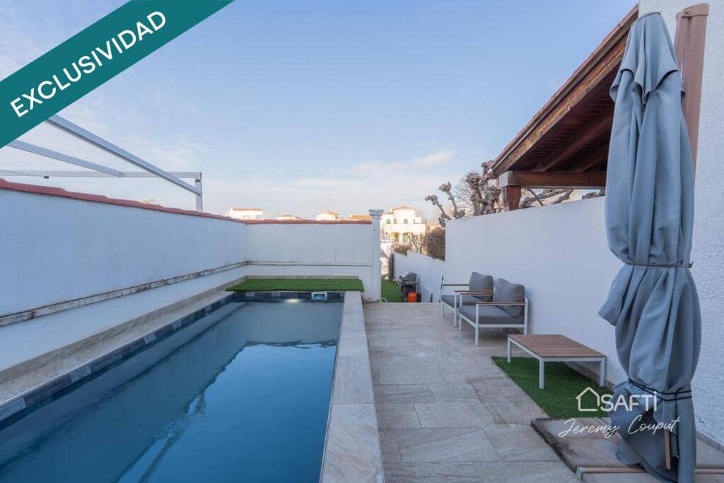 2 sypialnia Willa na sprzedaż w Empuriabrava z basenem garażem - 449 000 € (Ref: 9174139)