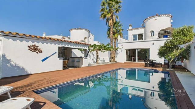 4 sypialnia Willa na sprzedaż w Empuriabrava, Castelló d'Empúries z basenem garażem - 995 000 € (Ref: 9174141)