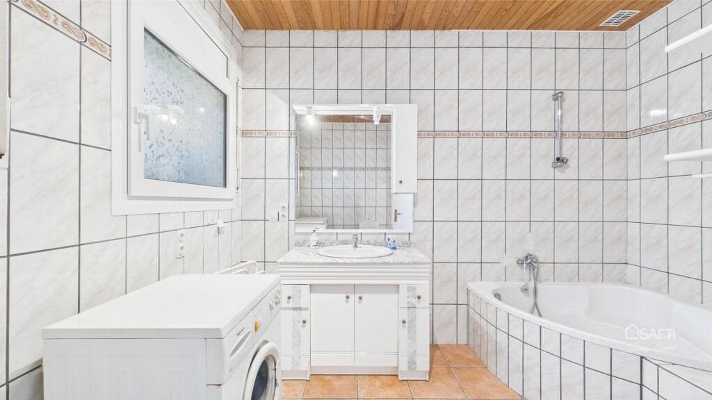 Chalet de 4 habitaciones en Empuriabrava en venta con piscina garaje - 995.000 € (Ref: 9174141)