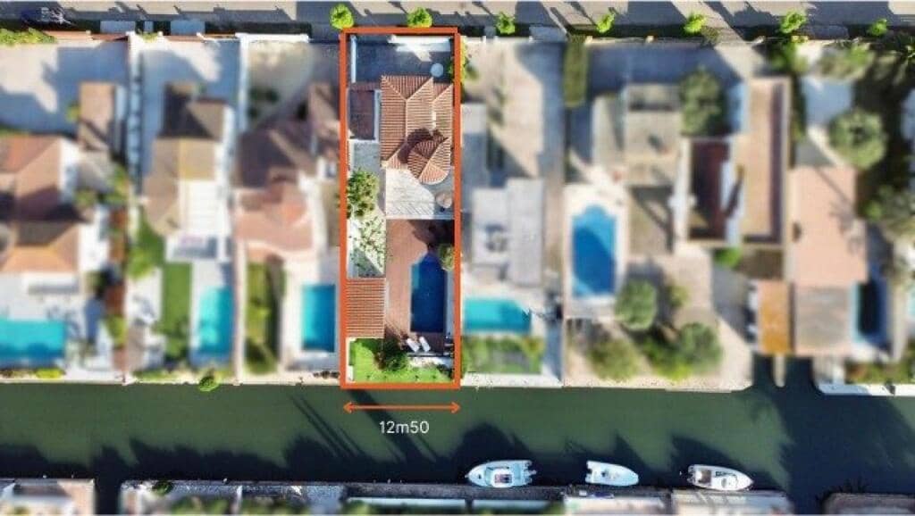 Chalet de 4 habitaciones en Empuriabrava en venta con piscina garaje - 995.000 € (Ref: 9174141)