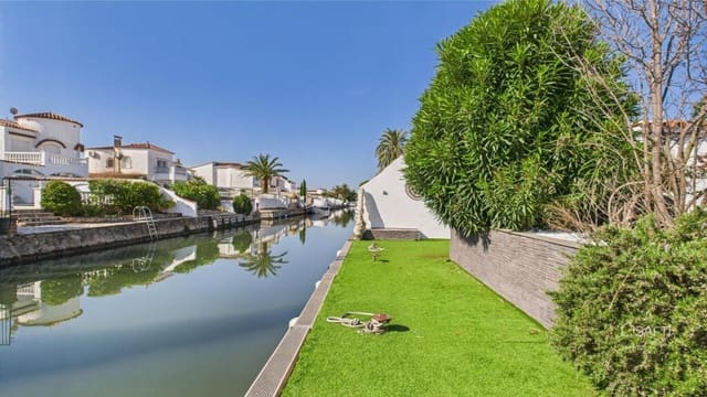 4 sypialnia Willa na sprzedaż w Empuriabrava, Castelló d'Empúries z basenem garażem - 995 000 € (Ref: 9174141)