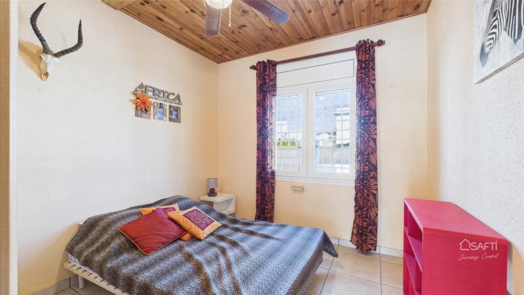 Chalet de 4 habitaciones en Empuriabrava en venta con piscina garaje - 995.000 € (Ref: 9174141)