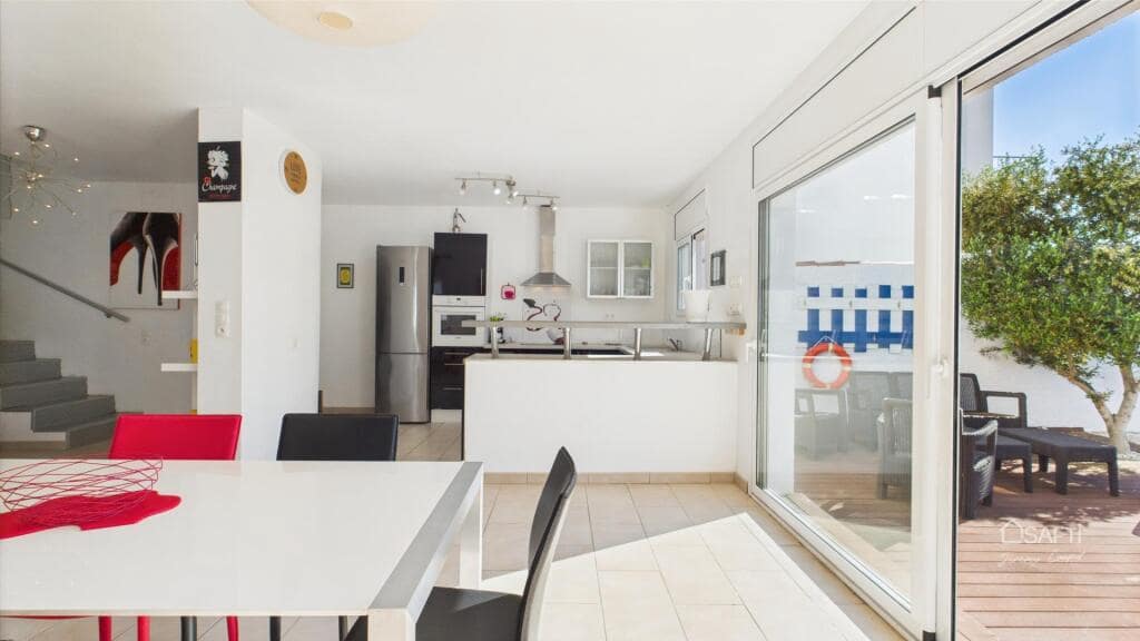 Chalet de 4 habitaciones en Empuriabrava en venta con piscina garaje - 995.000 € (Ref: 9174141)