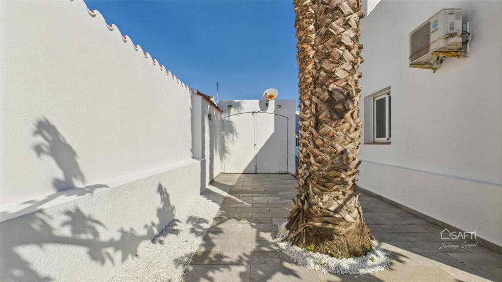 Chalet de 4 habitaciones en Empuriabrava en venta con piscina garaje - 995.000 € (Ref: 9174141)