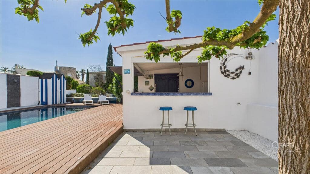 Chalet de 4 habitaciones en Empuriabrava en venta con piscina garaje - 995.000 € (Ref: 9174141)