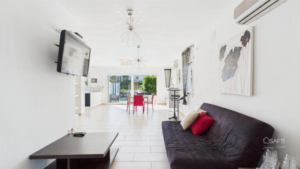 Chalet de 4 habitaciones en Empuriabrava en venta con piscina garaje - 995.000 € (Ref: 9174141)