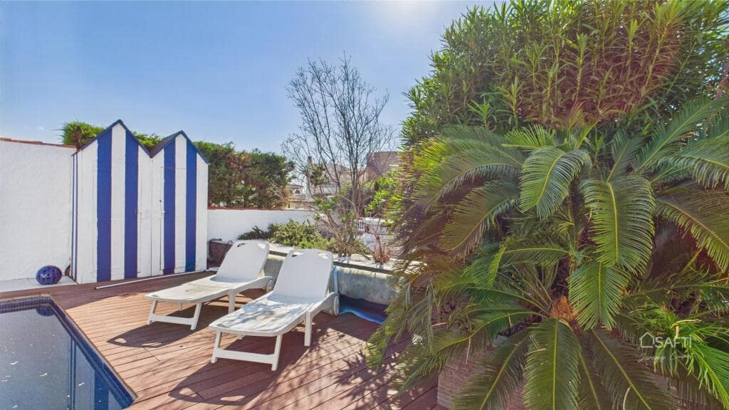 Chalet de 4 habitaciones en Empuriabrava en venta con piscina garaje - 995.000 € (Ref: 9174141)