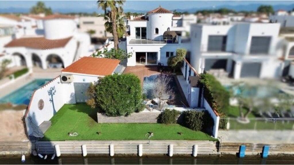 Chalet de 4 habitaciones en Empuriabrava en venta con piscina garaje - 995.000 € (Ref: 9174141)