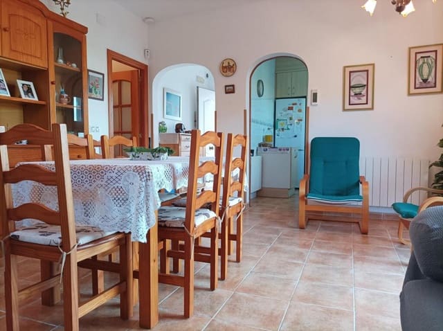 4 bedroom Villa for sale in Maçanet de la Selva with pool garage - € 253,000 (Ref: 9174147)