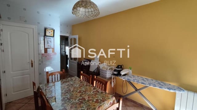 4 makuuhuone Huvila myytävänä paikassa Ubeda - 345 000 € (Ref: 9174157)