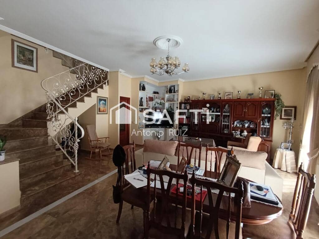 4 soveværelse Rækkehus til salg i Quesada med garage - € 270.000 (Ref: 9174162)