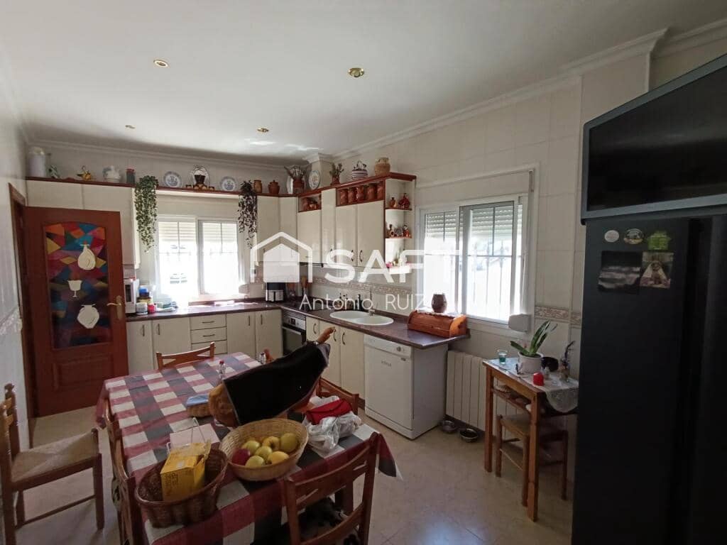 4 soveværelse Rækkehus til salg i Quesada med garage - € 270.000 (Ref: 9174162)