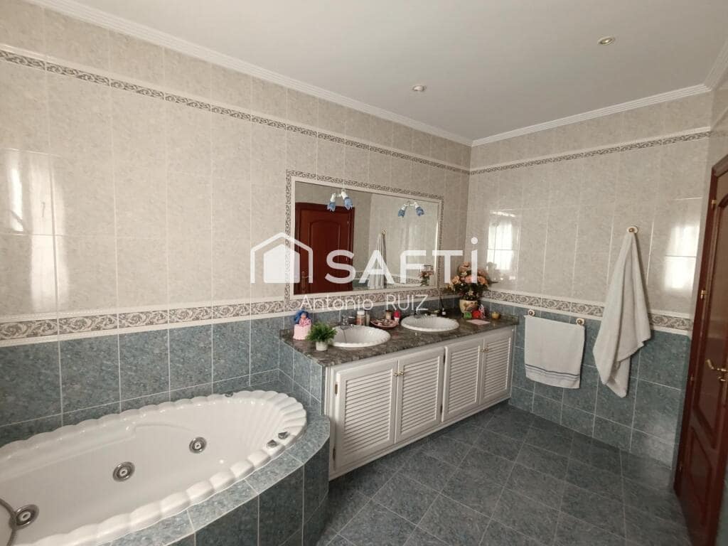 4 soveværelse Rækkehus til salg i Quesada med garage - € 270.000 (Ref: 9174162)