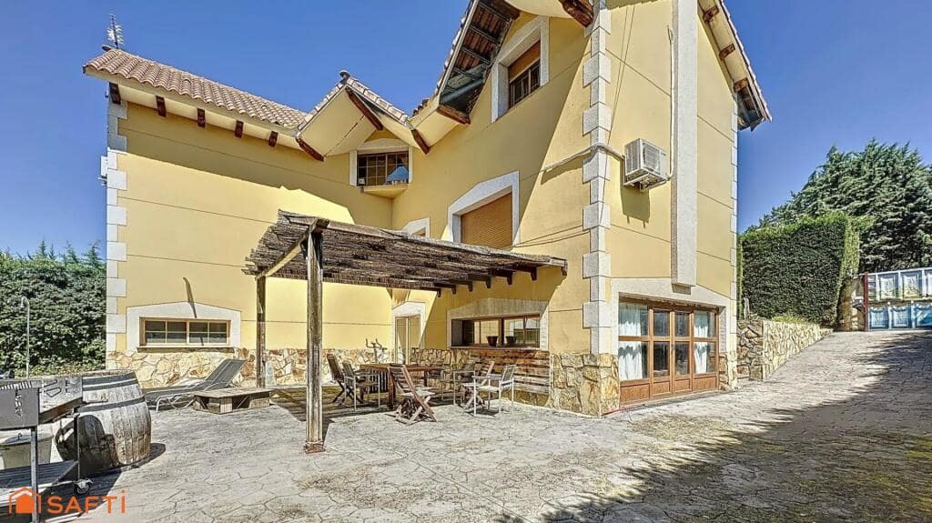 4 soveværelse Villa til salg i El Casar med swimmingpool garage - € 397.000 (Ref: 9174168)