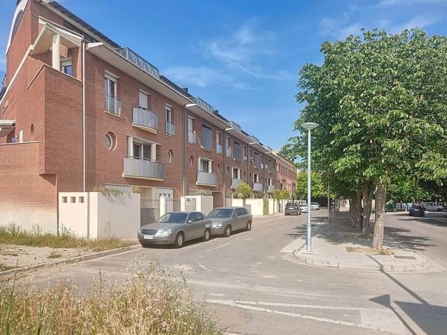 4 soveværelse Rækkehus til salg i Huesca by med garage - € 650.000 (Ref: 9174171)
