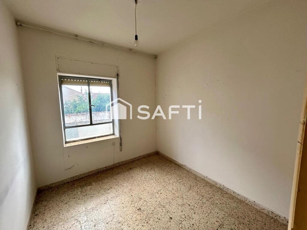 Adosado de 3 habitaciones en Valencia de Don Juan en venta - 70.000 € (Ref: 9174181)