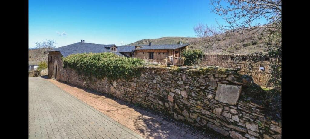 4 soveværelse Villa til salg i Ponferrada - € 375.000 (Ref: 9174203)