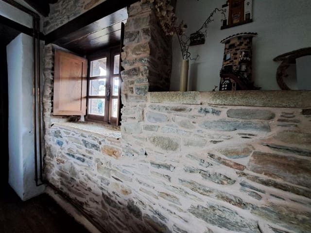 4 chambre Villa/Maison à vendre à Villar de los Barrios, Ponferrada - 375 000 € (Ref: 9174203)