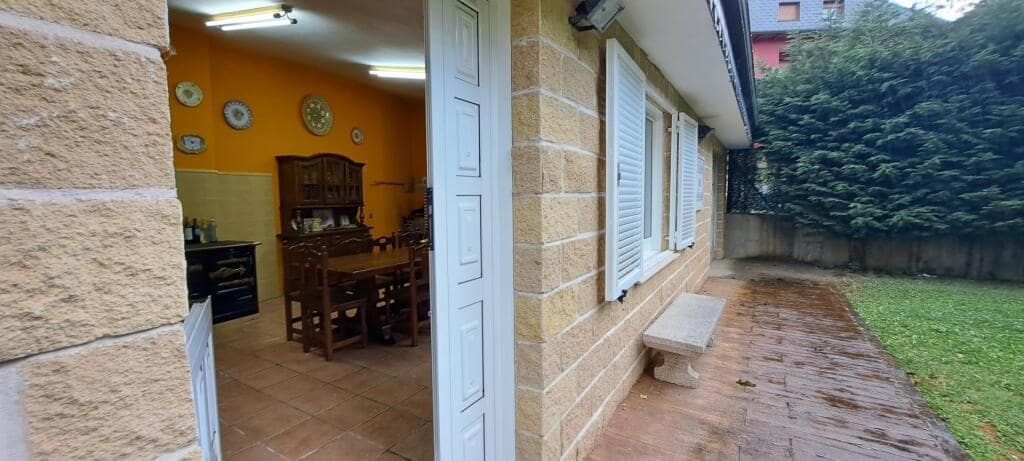 2 soveværelse Villa til salg i Ponferrada med swimmingpool - € 290.000 (Ref: 9174208)