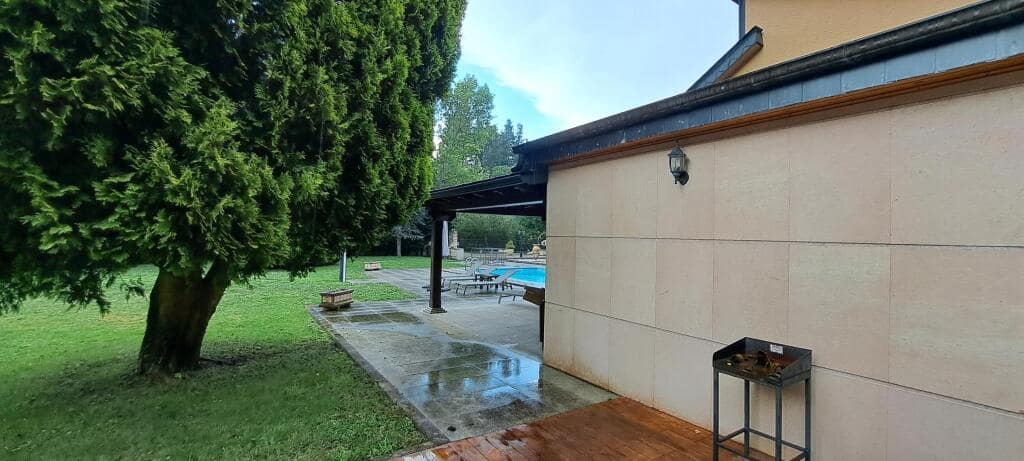 2 soveværelse Villa til salg i Ponferrada med swimmingpool - € 290.000 (Ref: 9174208)