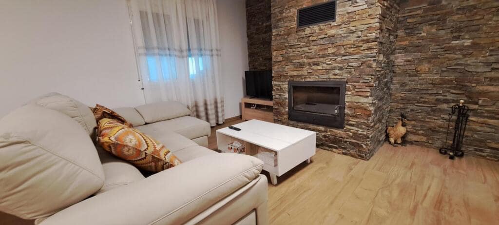 2 soveværelse Villa til salg i Ponferrada med swimmingpool - € 290.000 (Ref: 9174208)