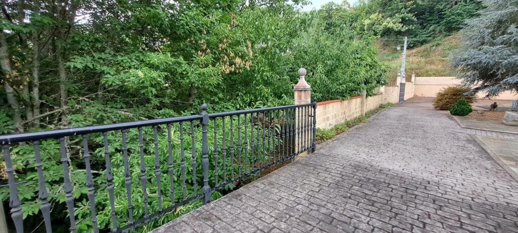 2 soveværelse Villa til salg i Ponferrada med swimmingpool - € 290.000 (Ref: 9174208)