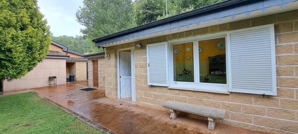 2 soveværelse Villa til salg i Ponferrada med swimmingpool - € 290.000 (Ref: 9174208)