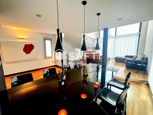 5 soverom Villa til salgs i Sariegos med svømmebasseng garasje - € 550 000 (Ref: 9174213)