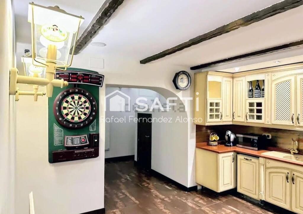 5 soveværelse Villa til salg i Sariegos med swimmingpool garage - € 550.000 (Ref: 9174213)