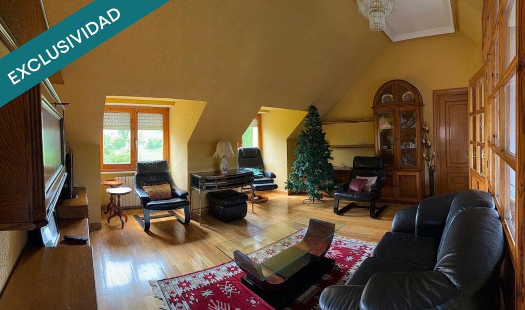 5 soveværelse Villa til salg i Sariegos med garage - € 310.000 (Ref: 9174227)