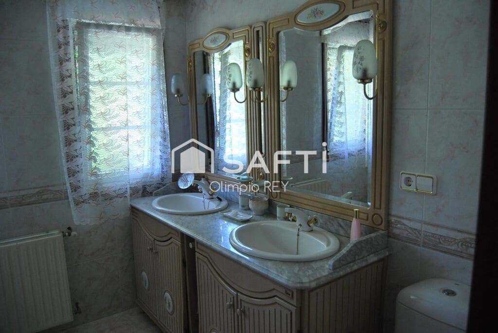 7 soveværelse Villa til salg i Vilagarcia de Arousa - € 590.000 (Ref: 9174310)