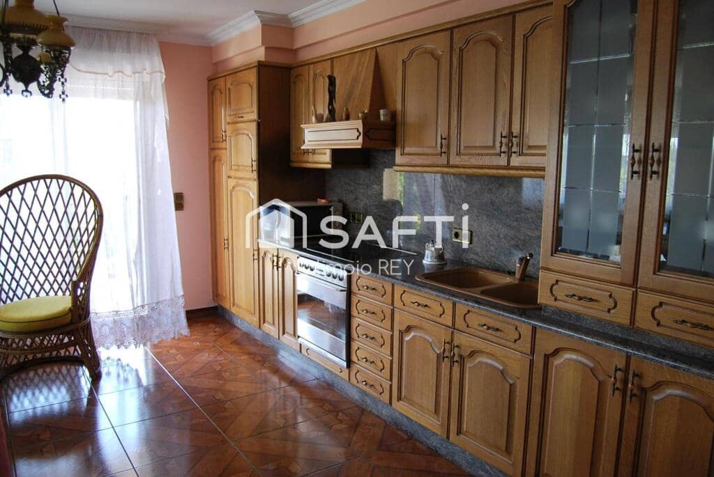 7 soveværelse Villa til salg i Vilagarcia de Arousa - € 590.000 (Ref: 9174310)