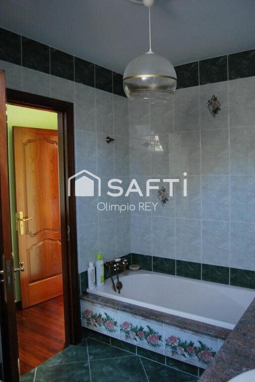 7 soveværelse Villa til salg i Vilagarcia de Arousa - € 590.000 (Ref: 9174310)