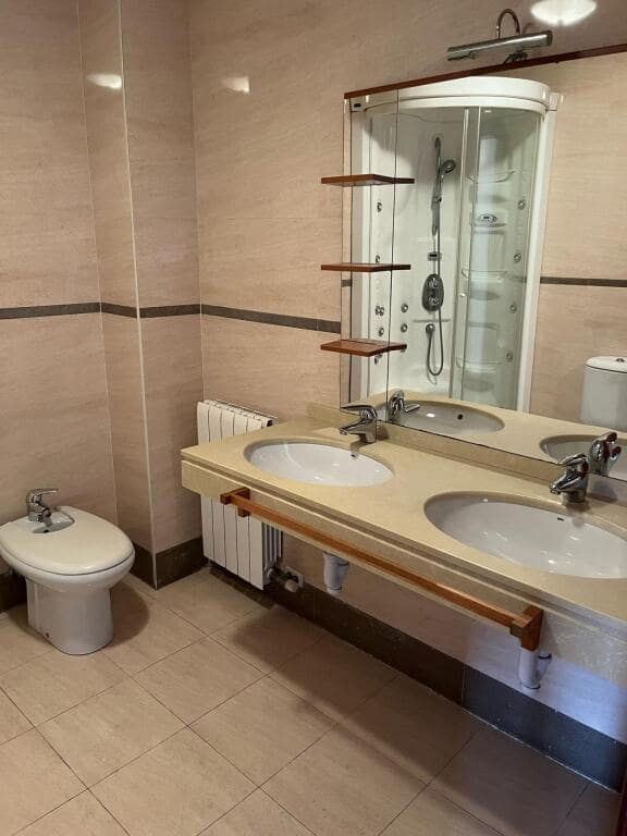 3 soveværelse Lejlighed til salg i Logrono med swimmingpool garage - € 340.000 (Ref: 9174314)