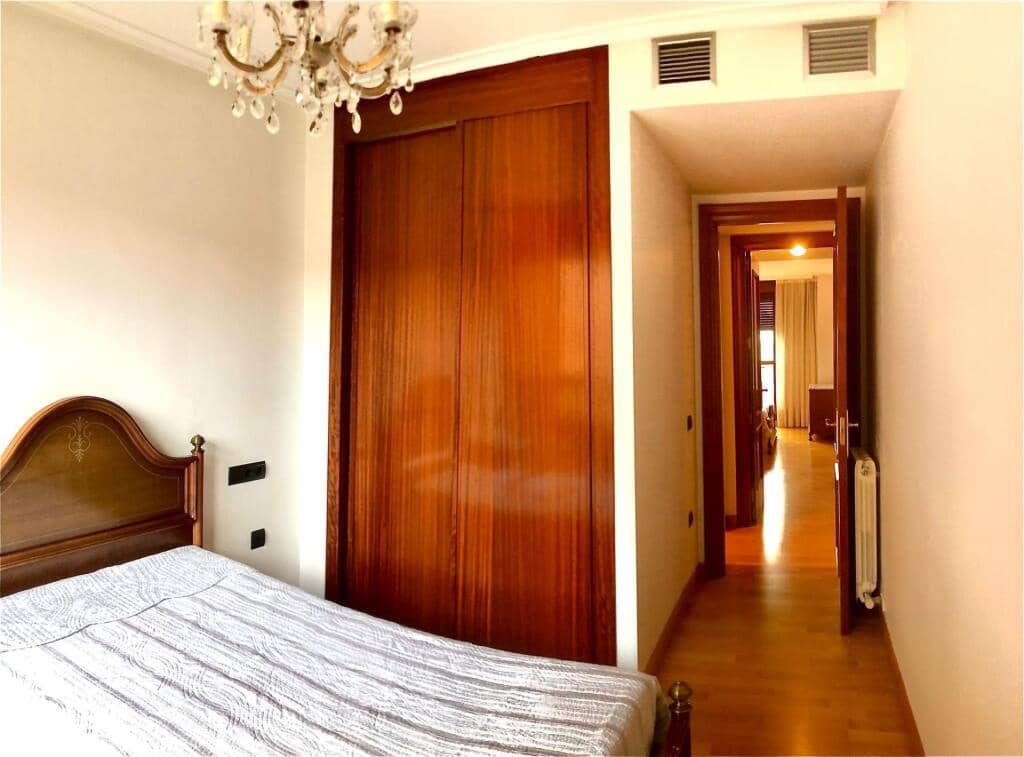 3 soveværelse Lejlighed til salg i Logrono med swimmingpool garage - € 340.000 (Ref: 9174314)