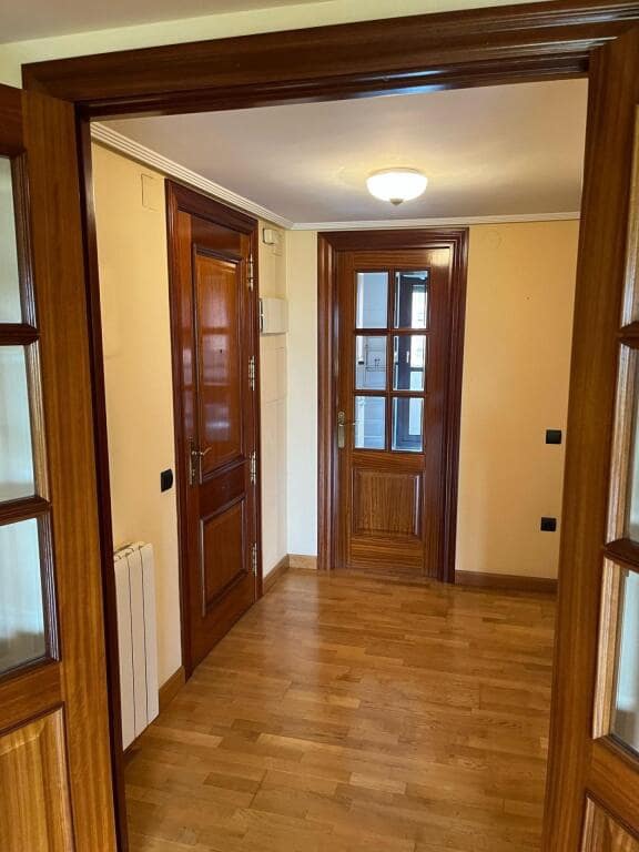 3 soveværelse Lejlighed til salg i Logrono med swimmingpool garage - € 340.000 (Ref: 9174314)