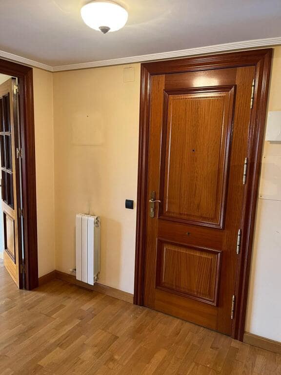 3 soveværelse Lejlighed til salg i Logrono med swimmingpool garage - € 340.000 (Ref: 9174314)