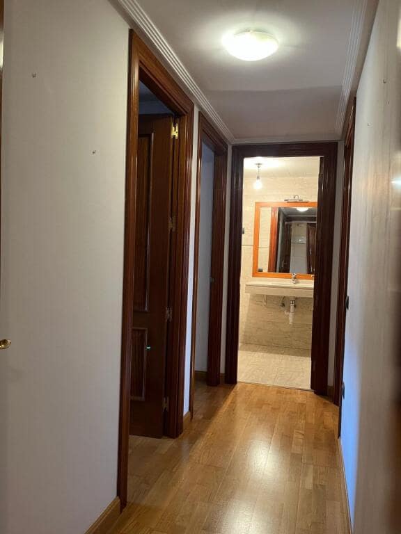 3 soveværelse Lejlighed til salg i Logrono med swimmingpool garage - € 340.000 (Ref: 9174314)