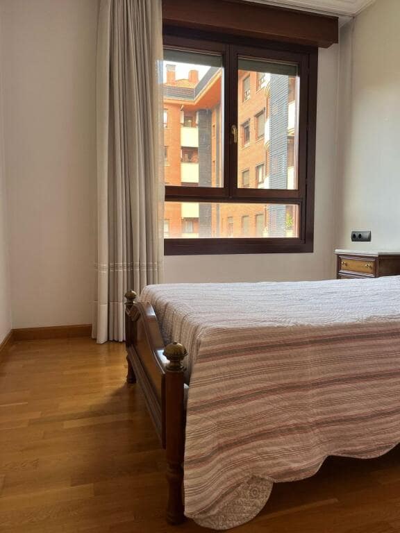 3 soveværelse Lejlighed til salg i Logrono med swimmingpool garage - € 340.000 (Ref: 9174314)