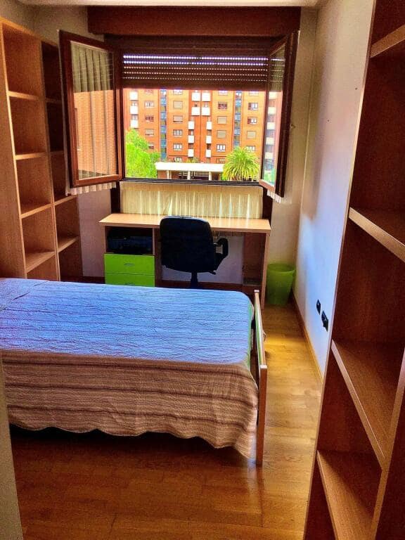 3 soveværelse Lejlighed til salg i Logrono med swimmingpool garage - € 340.000 (Ref: 9174314)